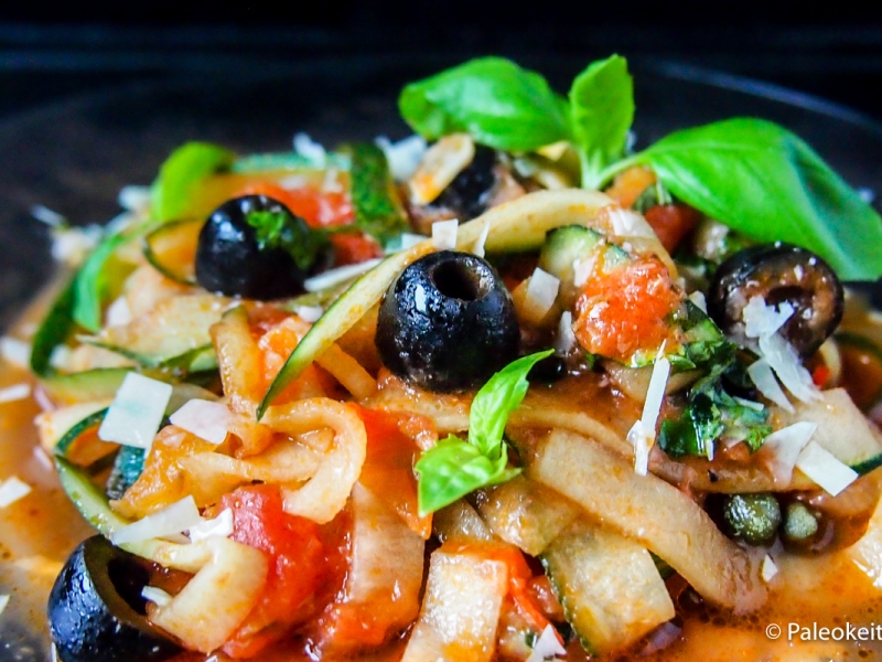 Zucchini Puttanesca – Kesäkurpitsaa ilotyttöjen tapaan